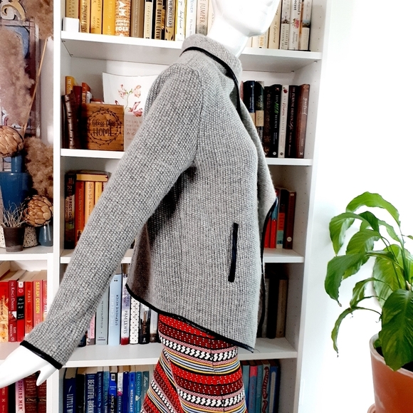 Cupcakes and Cashmere Sidney Draped Jacket - Picture 4 of 10